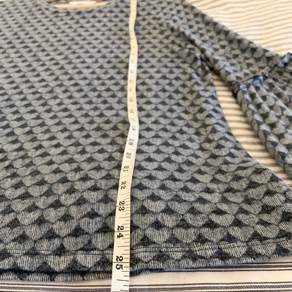 LC Lauren Conrad Bell Sleeve Long Sleeve Shirt Top Size Medium / Hearts Pattern. - Picture 11 of 17